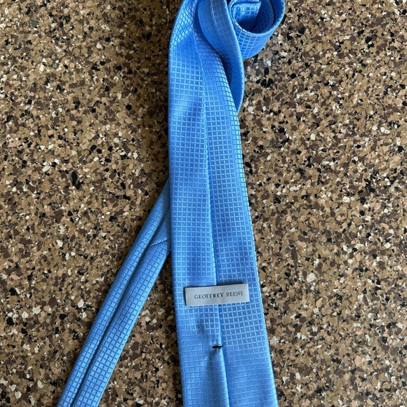 Geoffrey Beene Light Blue Textured Men's Tie - Picture 4 of 4